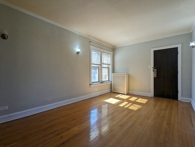 4912 N Hoyne Ave, Unit 2108-3E in Chicago, IL - Building Photo - Building Photo