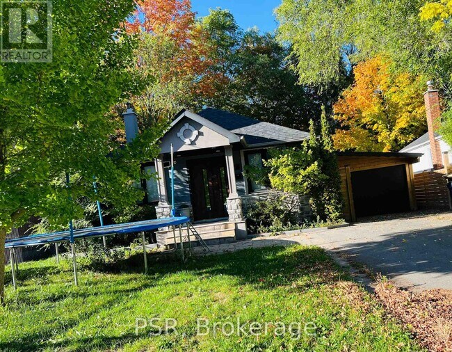 property at 2b Roycrest Ave