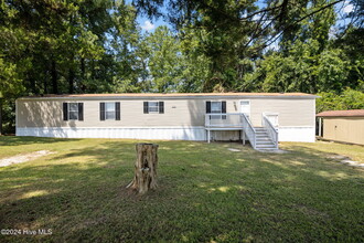 2400 Spring Garden Rd in New Bern, NC - Foto de edificio - Building Photo