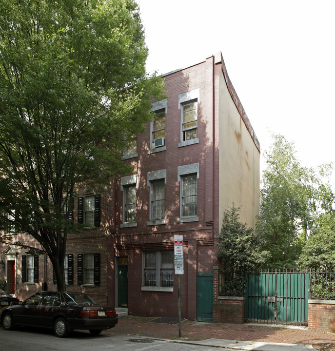 344 S 4th St in Philadelphia, PA - Building Photo