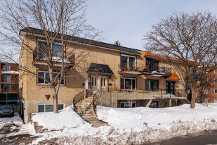 322 Lulli Rue in Laval, QC - Building Photo