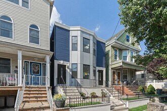133 W 4th St in Bayonne, NJ - Building Photo - Building Photo
