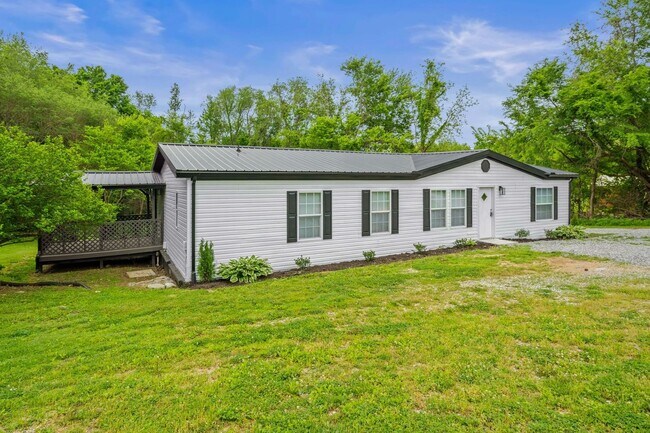 3840 Edd Ross Rd in Cedar Hill, TN - Building Photo - Building Photo