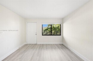 1330 W 29th St in Hialeah, FL - Building Photo