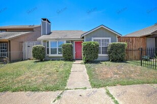 2255 Nantucket Village Dr in Dallas, TX - Building Photo