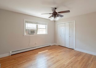 2207 N 74th Ct, Unit 2 in Elmwood Park, IL - Building Photo - Building Photo