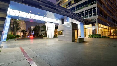4565 Dean Martin Dr in Las Vegas, NV - Building Photo - Building Photo