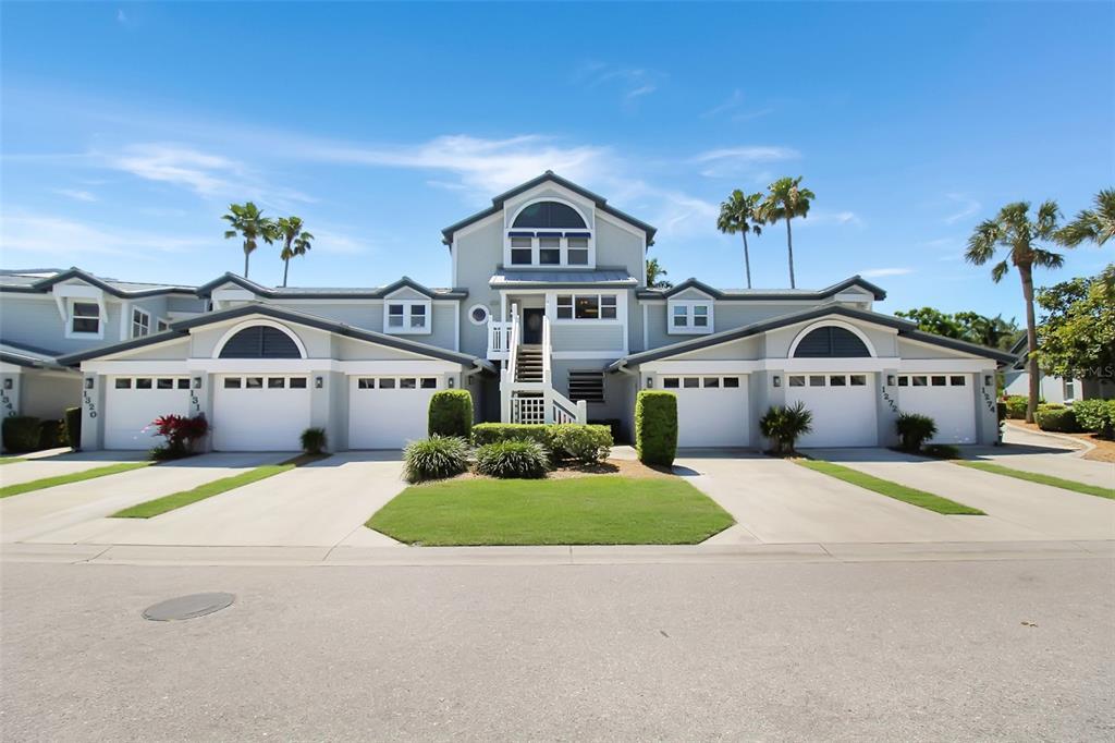 1304 Siesta Bayside Dr in Siesta Key, FL - Building Photo