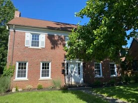 806 S Woodlawn Ave in Bloomington, IN - Building Photo