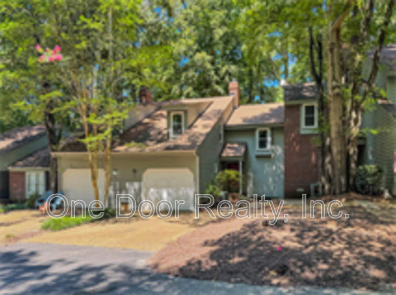 17 Autumn E in Williamsburg, VA - Building Photo
