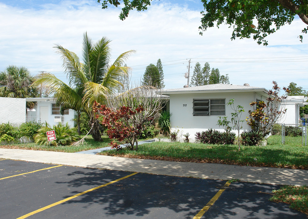 717 NE 10 ST in Hallandale Beach, FL - Foto de edificio