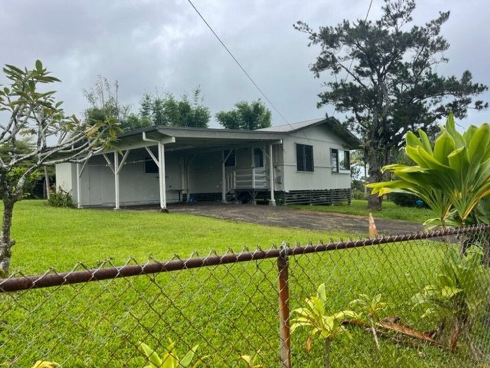 2000 Ainaola Dr in Hilo, HI - Building Photo