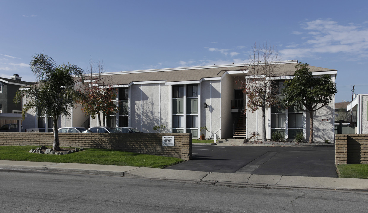 Westbay Eldon Apartments in Costa Mesa, CA - Foto de edificio