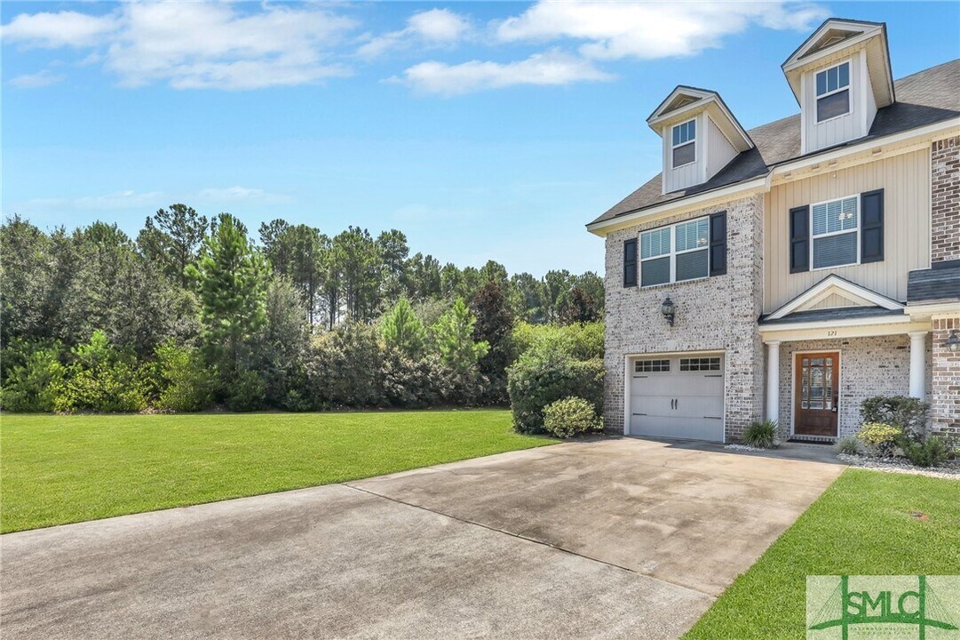 121 Ventura Pl in Pooler, GA - Foto de edificio