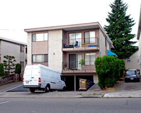 4513 Fremont Ave in Seattle, WA - Building Photo - Building Photo