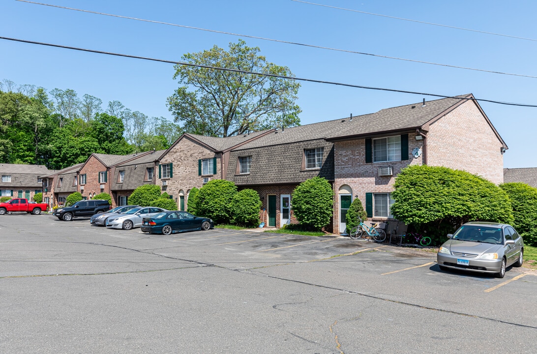 Wyndham Court Apartments in Waterbury, CT - Building Photo