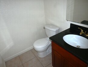 8272 Center Pkwy in Sacramento, CA - Building Photo - Building Photo