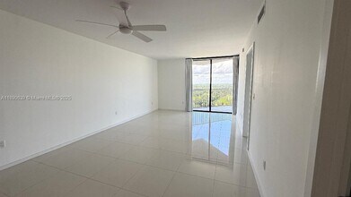 5300 NW 85th Ave in Doral, FL - Building Photo - Building Photo