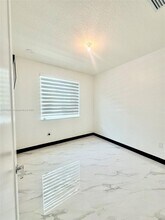 10414 NW 67th St in Doral, FL - Building Photo - Building Photo