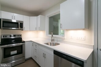3340 Holland Cliffs Rd in Huntingtown, MD - Building Photo - Building Photo