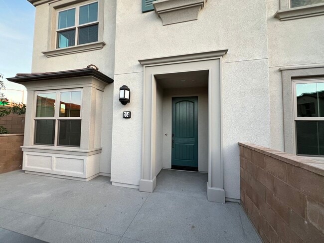 104 Sugarwood in Irvine, CA - Foto de edificio - Building Photo