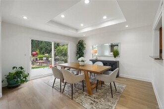 18760 Wells Dr in Los Angeles, CA - Building Photo - Building Photo