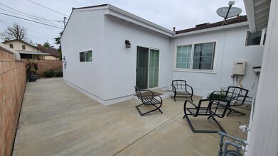 2019 N Manning St, Unit Unit #101 in Burbank, CA - Foto de edificio - Building Photo