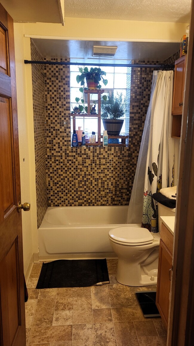 1925 W 77th St, Unit 2 in Cleveland, OH - Building Photo - Building Photo