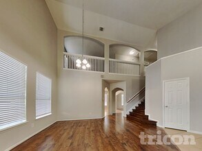 21526 Lovis Way in Humble, TX - Foto de edificio - Building Photo