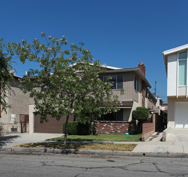 515 E Cedar Ave in Burbank, CA - Building Photo