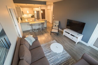 3815 Rowland Ave in Victoria, BC - Building Photo - Building Photo