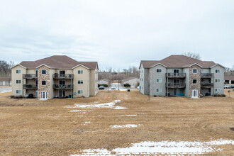 Kinsale Condominiums in Waterloo, IA - Foto de edificio - Building Photo