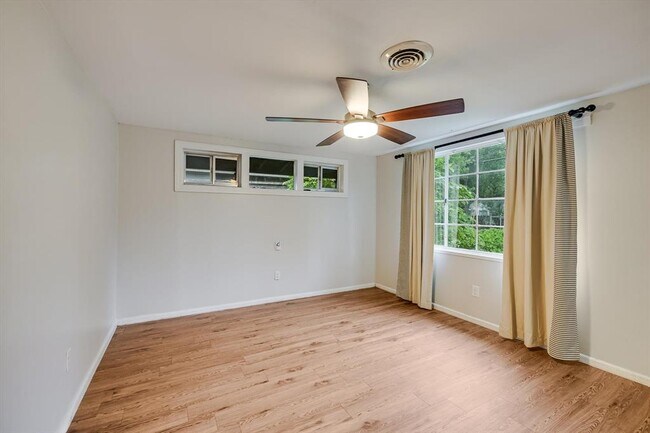 4011 Burnet Rd in Austin, TX - Foto de edificio - Building Photo