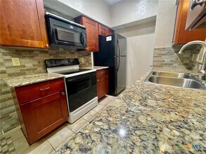 421 W San Antonio St in San Marcos, TX - Building Photo - Building Photo