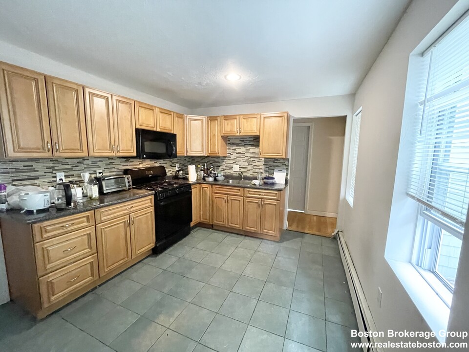 56 Crescent Ave, Unit 1 in Boston, MA - Building Photo