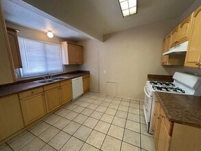 453 Oasis Dr in Ridgecrest, CA - Foto de edificio - Building Photo