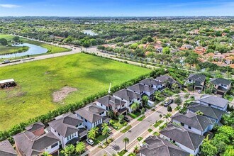 15501 NW 88th Ave in Miami Lakes, FL - Foto de edificio - Building Photo