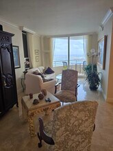 888 Brickell Key Dr, Unit 2110 in Miami, FL - Building Photo - Building Photo