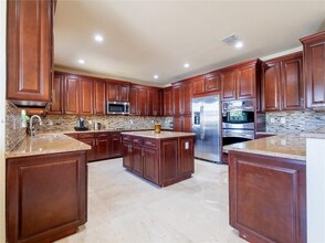 9895 NW 87th Terrace in Doral, FL - Foto de edificio - Building Photo