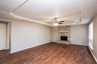 18014 Glenledi Dr in Houston, TX - Building Photo - Building Photo