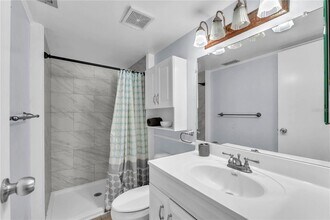 801 Russell Ln in Brandon, FL - Building Photo - Building Photo