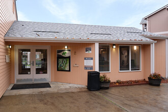 Fort Vancouver Terrace in Vancouver, WA - Foto de edificio - Building Photo