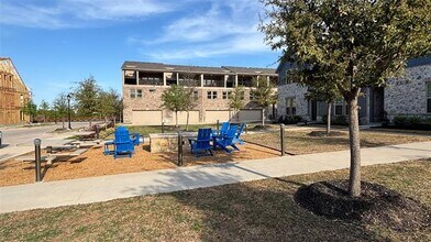 325 Baker Dr in Plano, TX - Building Photo - Building Photo