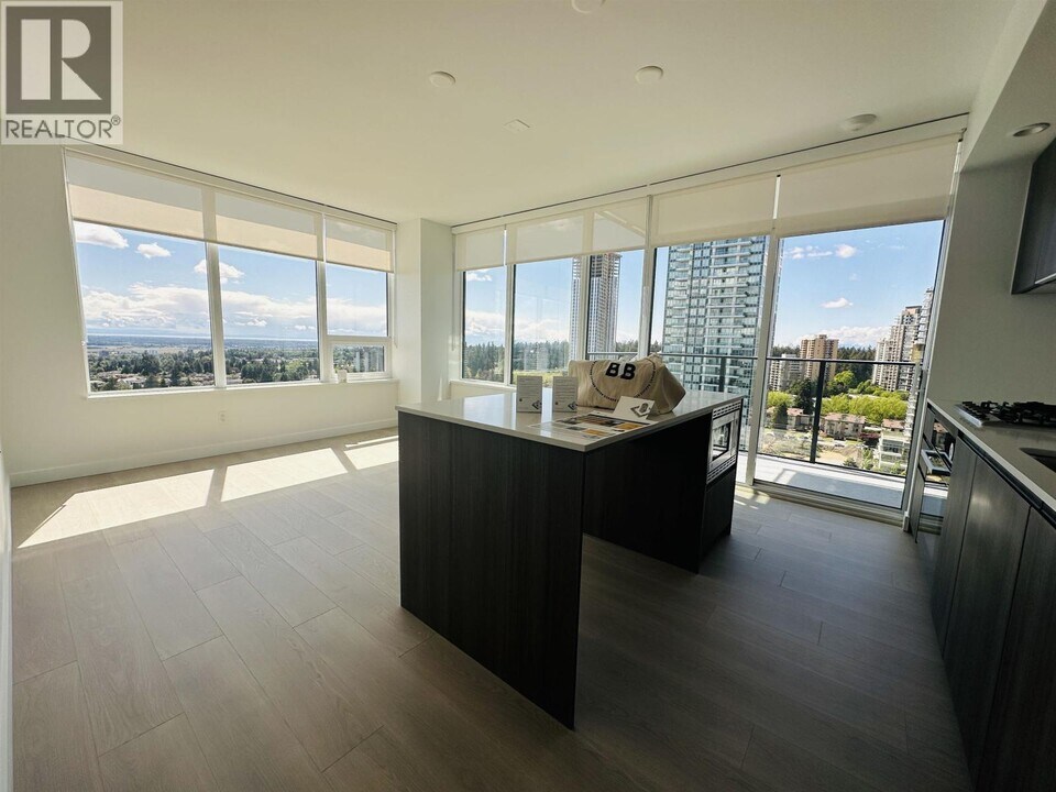 6537 Telford Ave in Burnaby, BC - Building Photo