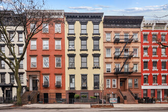 307 E 10th St in New York, NY - Building Photo - Building Photo