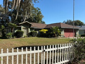 2235 W Springlake Dr in Dunnellon, FL - Building Photo