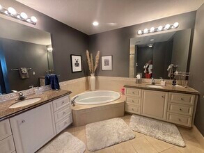 30 Harbour Isle Dr W in Fort Pierce, FL - Building Photo - Building Photo
