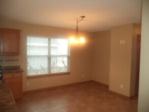 561 Yosemite Ave in Hartford, WI - Foto de edificio - Building Photo