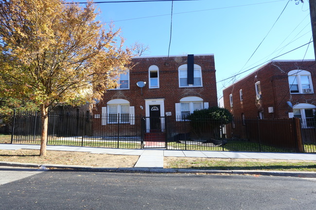 2804 Buena Vista Ter SE in Washington, DC - Building Photo - Building Photo