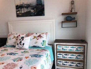 10877 Overseas Hwy in Marathon, FL - Foto de edificio - Building Photo